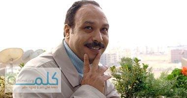 حزن أثناء توديع جنازة خالد صالح من مسجد عمرو بن العاص