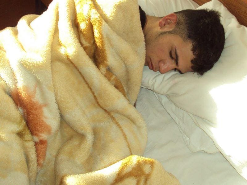 عادة سيئة تقوم بها أثناء النوم لها تأثير مميت على المخ لابد من التخلص منها فورا