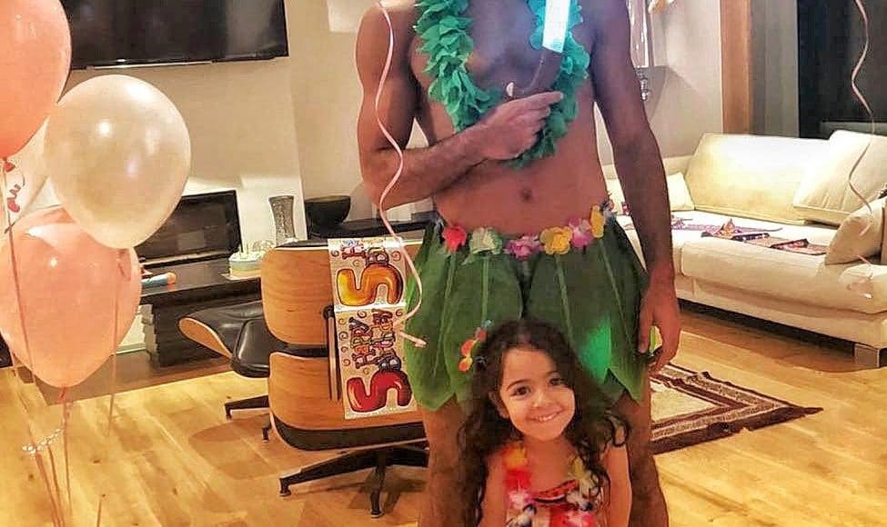 محمد صلاح يحتفل بعيد ميلاد مكة