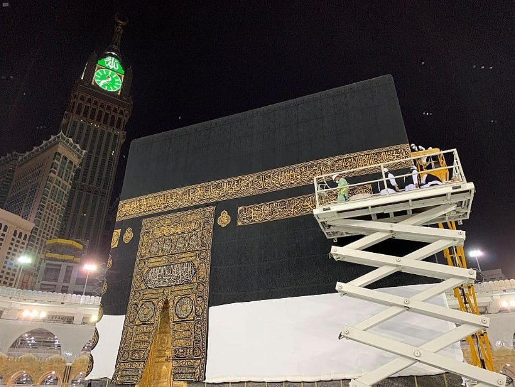 مراسم استبدال كسوة الكعبة المشرفة