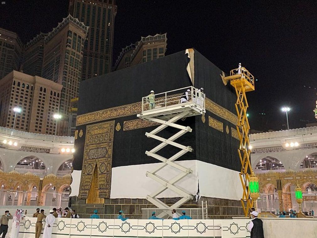 مراسم استبدال كسوة الكعبة المشرفة