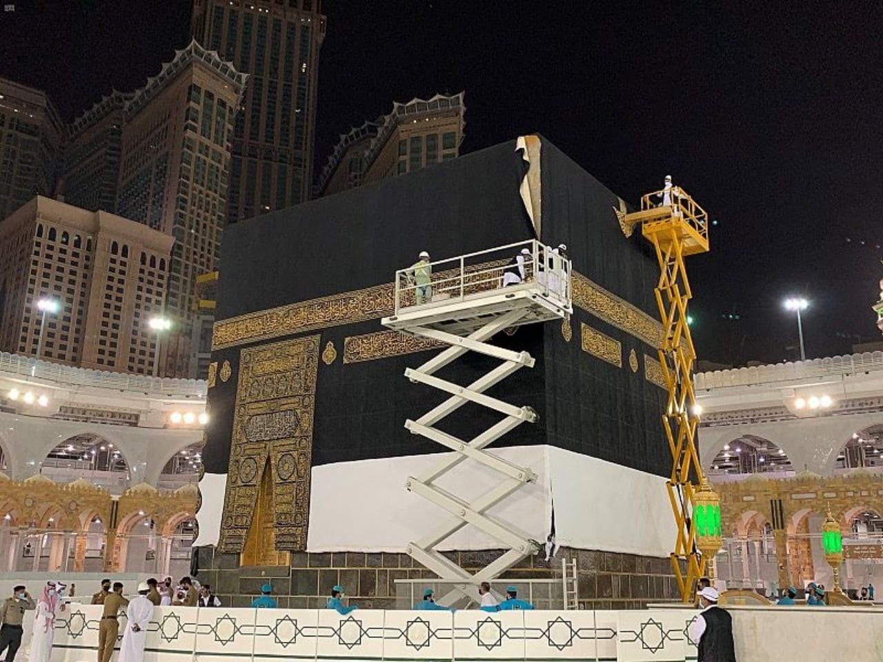 مراسم استبدال كسوة الكعبة المشرفة