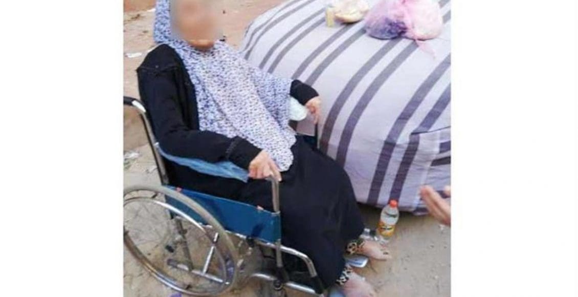 ترك والدته في الشارع بحجة الشقة لا تتسع