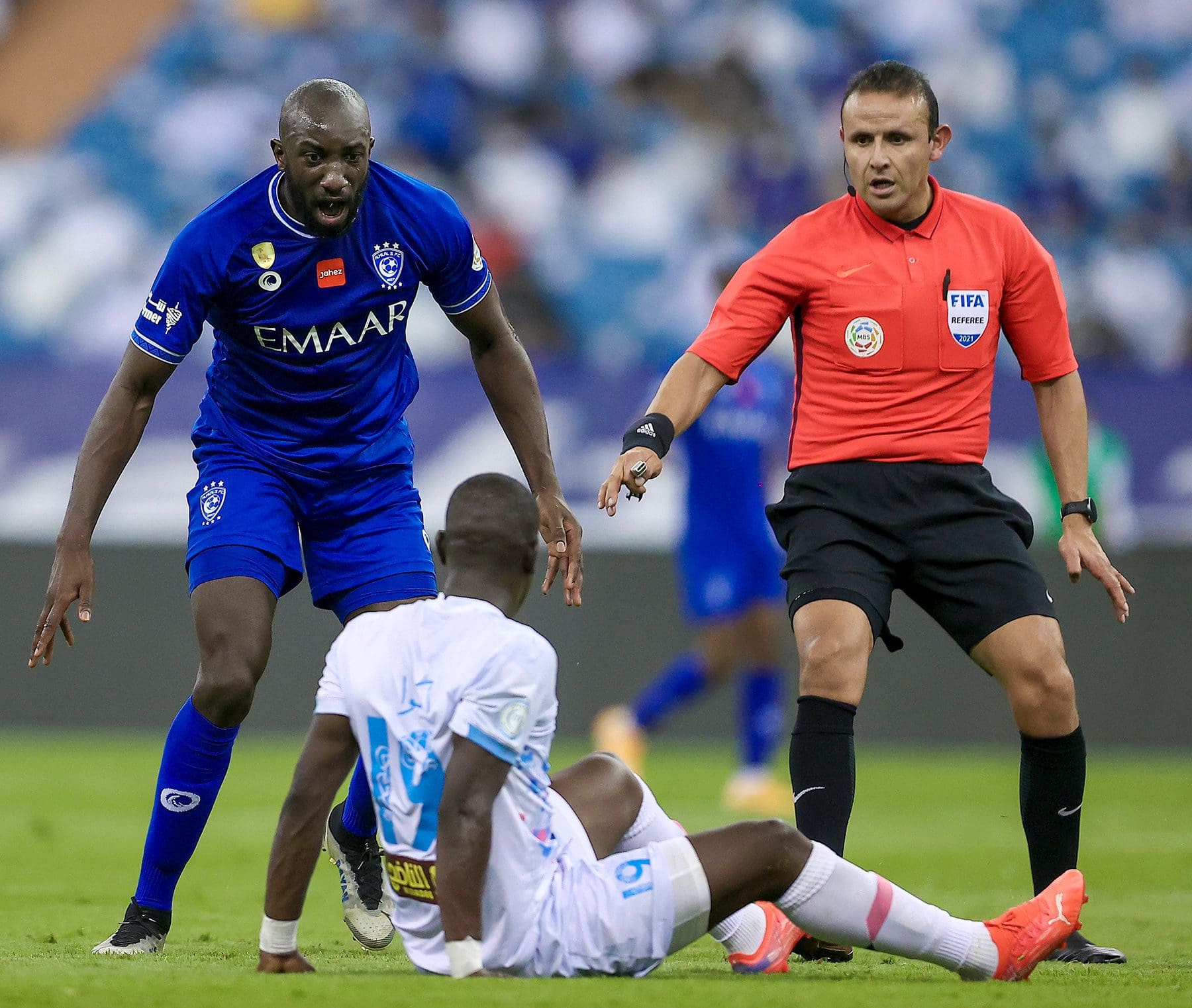 مباراة الهلال والاستقلال