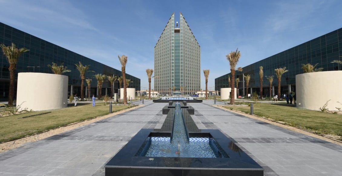 تشهد الهيئة العامة للتعليم التطبيقي والتدريب، اليوم الإثنين 24 أكتوبر 2022، انتخابات اختيار الهيئة الإدارية لاتحاد الطلبة، حيث نستعرض من خلال هذا التقرير كل جديد بخصوص مواعيد التصويت ونتائج انتخابات اتحاد طلبة التطبيقي للعام الدراسي الحالي 2023/2022، حيث يحرص كل طلبة معاهد وكليات التطبيقي على المشاكة في تلك الانتخابات مع بداية كل عام دراسي، وذلك لأهمية اتحاد الطلبة. انتخابات اتحاد طلبة التطبيقي 2023/2022 مواعيد التصويت في انتخابات التطبيقي اليوم الإثنين 24 أكتوبر 2022 تبدأ من الساعة 8 صباحا حتى 4 مساء. المشاركة في الانتخابات عن طريق البطاقة المدنية. تتنافس في انتخابات التطبيقي: قائمة المستقبل الطلابي، القائمة المستقلة، القائمة الإسلامية. يبدأ الفرز بعد غلق باب التصويت. تابعونا مع النتائج.