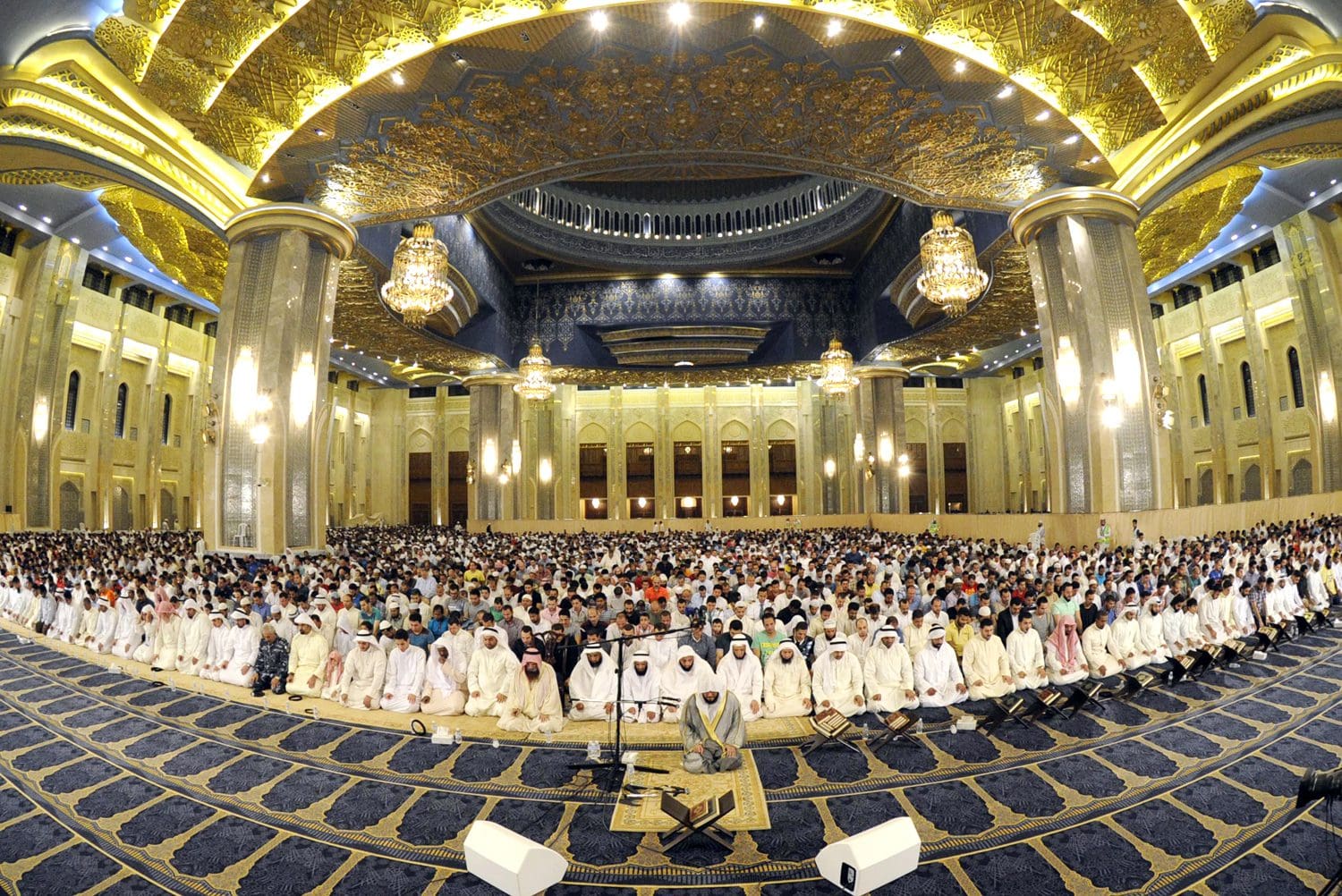المسجد الكبير خلال ليالي رمضان في الكويت