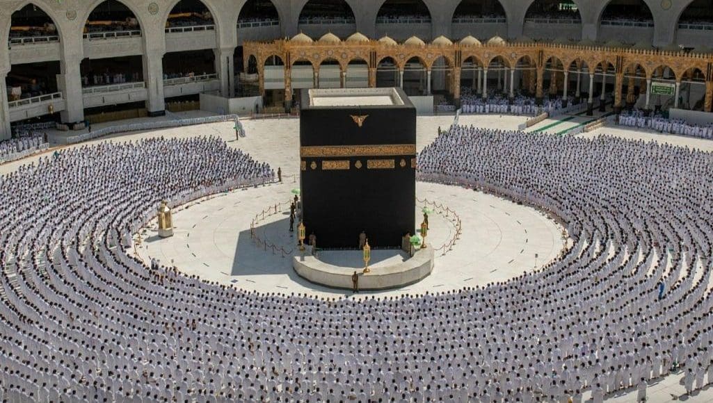 خطيبا صلاة الجمعة في المسجد الحرام والمسجد النبوي