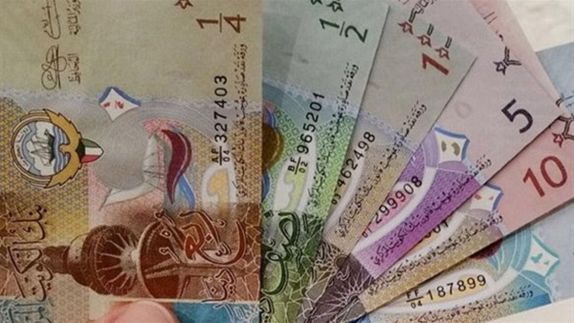 سعر الدينار مقابل الدولار الأمريكي| وتسجيله مستوى تاريخي عير مسبوق أمام الجنيه المصري